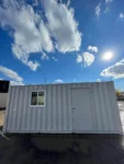 Vue-de-face-container-bureau-20-pieds-isole-pour-chantier